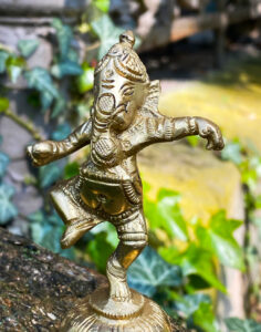 Tanzender Ganesha aus Messing
