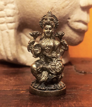 Kleine Laxmi Lakshmi aus Messing im Ganesha Online Shop