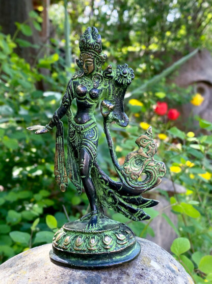 Stehende Grüne Tara Statue aus Messing im Online Shop