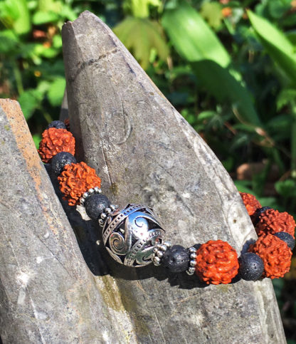 Armband mit Rudraksha Samen im Ganesha Online Shop