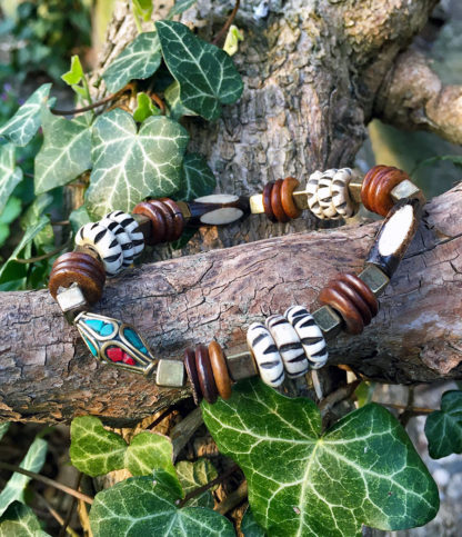 Armband mit Holz und Messing Perlen im Ganesha Shop