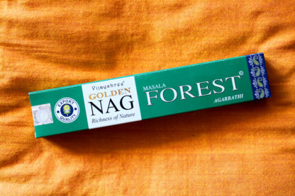 Golden Nag Forest Räucherstäbchen von Vijayshree
