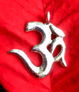 OM Anhänger aus Silber aus Indien im Ganesha Online Shop