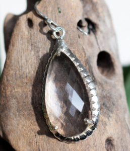 Silber Ohrringe mit geschliffenen Bergkristall im Ganesha Online Shop