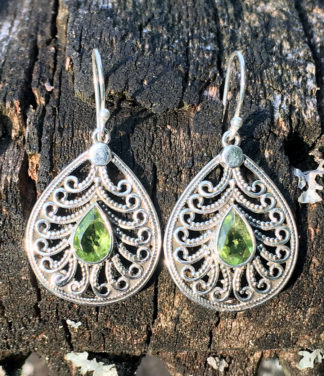 Ohrringe mit Peridot aus Indien im Ganesha Online Shop