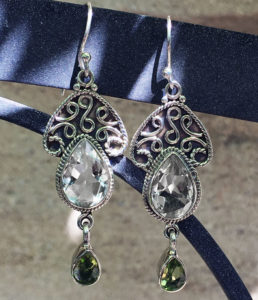 Ohrringe mit Mondstein und Peridot im Ganesha Online Shop