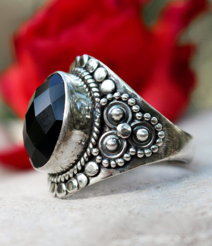 Silberring mit geschliffenen Onyx - Online Shop