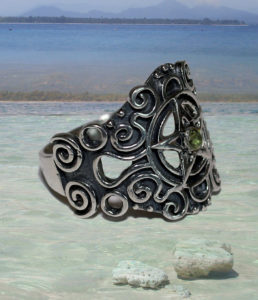 Pentagramm Silberring mit Peridot im Online Shop kaufen