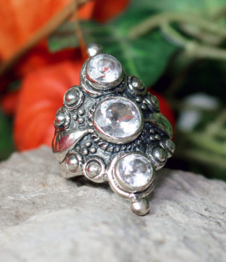 Silberring mit geschliffenen Bergkristallen im Ganesha Online Shop