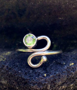 Kleiner Silberring mit Peridot online kaufen