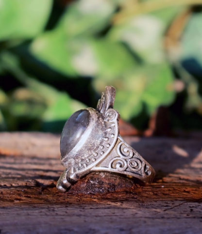 Silberring mit Labradorit in Tropfenform im Ganesha Shop kaufen