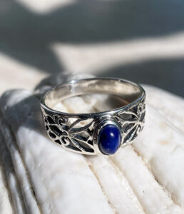 Silberring mit kleinem Lapislazuli Stein