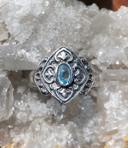 Silberring mit blauen Topas