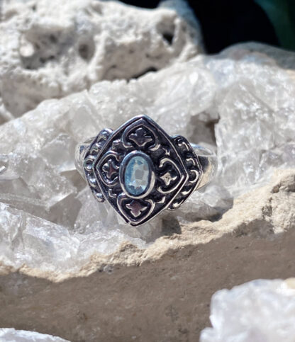 Silberring mit blauen Topas