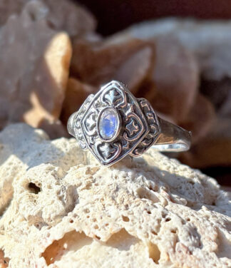 Silberring mit Mondstein fein facettiert im Ganesha Online Shop